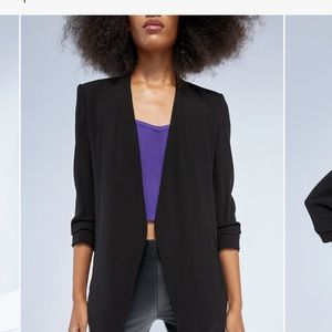 Aritzia black power blazer. Size 8. Medium fit. Beautiful classic & modern fit.
